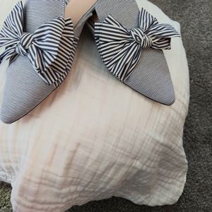 Women blue & white strip slip on